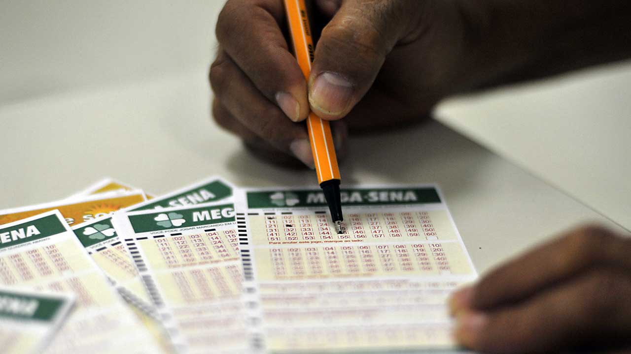 Mega-Sena acumula e vai a R$ 37 milhões; uma aposta de Minas Gerais bate na trave