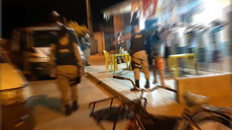 Filho é preso por danificar móveis e ameaçar matar a própria mãe em Brasilândia de Minas