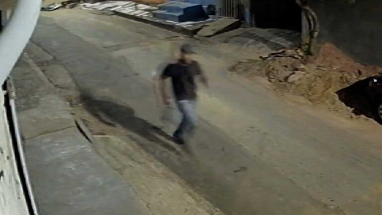 Homem invade residência e esfaqueia atual de sua ex-namorada em João Pinheiro; vítima está em estado grave