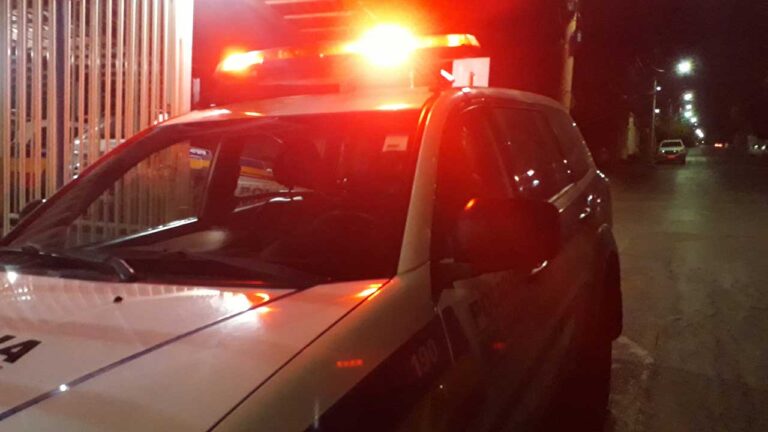 Homem de 31 anos chama a atenção de adolescente por perturbação de sossego e acaba apanhando em João Pinheiro