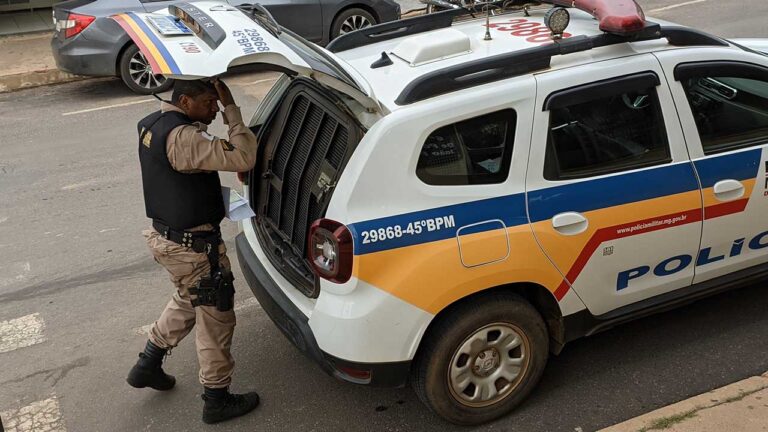 Mãe é presa após dar facada no braço de adolescente que brigava com sua filha em João Pinheiro