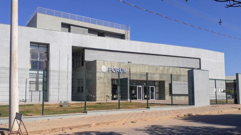Construtor é condenado a pagar mais de R$60 mil à consumidora por não concluir obra no prazo em João Pinheiro