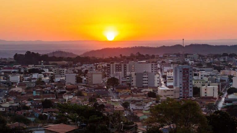 Tempo seco deixa João Pinheiro e outros 294 municípios mineiros em alerta nesta quarta-feira; veja
