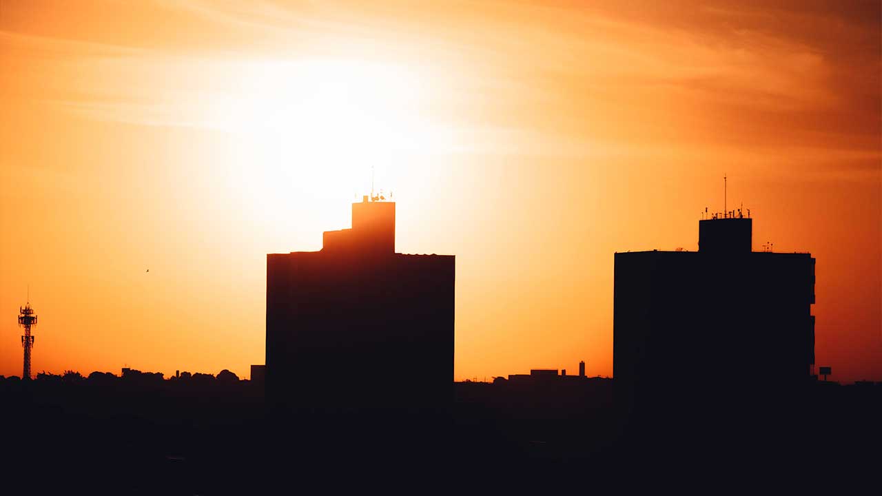 Sol de rachar: João Pinheiro e outras 789 cidades de Minas estão sob alerta de altas temperaturas