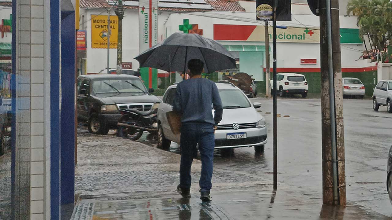 Inmet alerta para tempestade e vendaval em João Pinheiro e outras 676 cidades mineiras