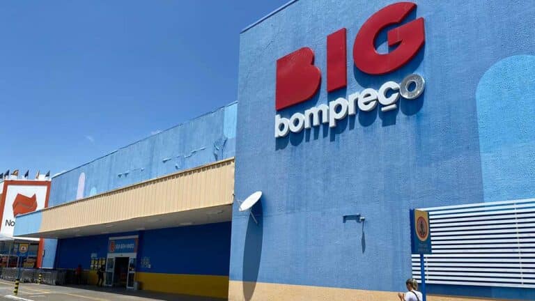 Gerente de supermercado recebe indenização por ser obrigado a participar de "dancinhas" em local de trabalho