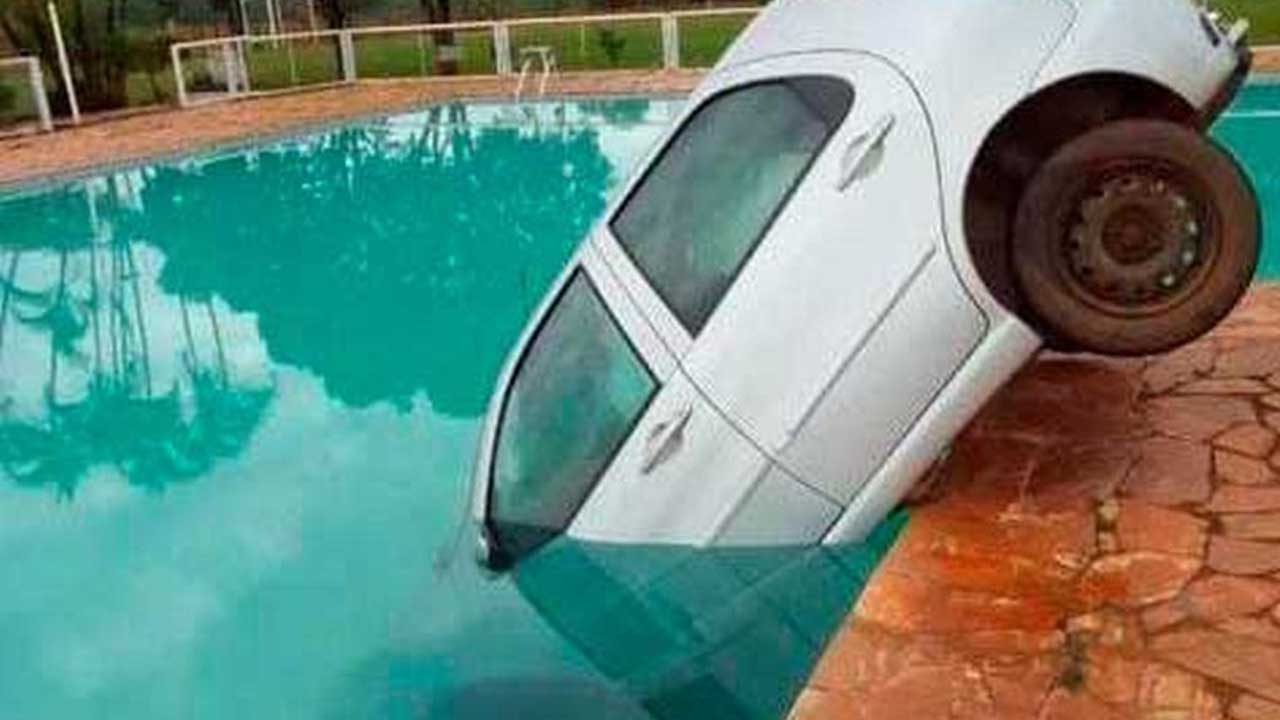Motorista confunde estacionamento e acaba submerso em piscina de clube em Minas Gerais