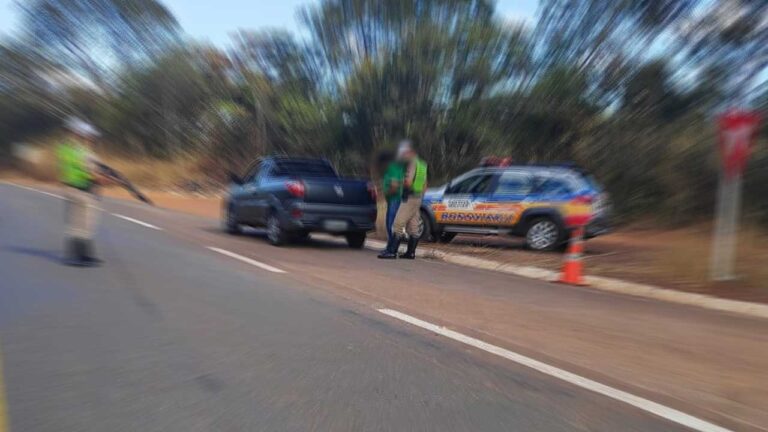 Motorista supostamente embriagado é preso e liberado mediante fiança de R$2 mil em João Pinheiro
