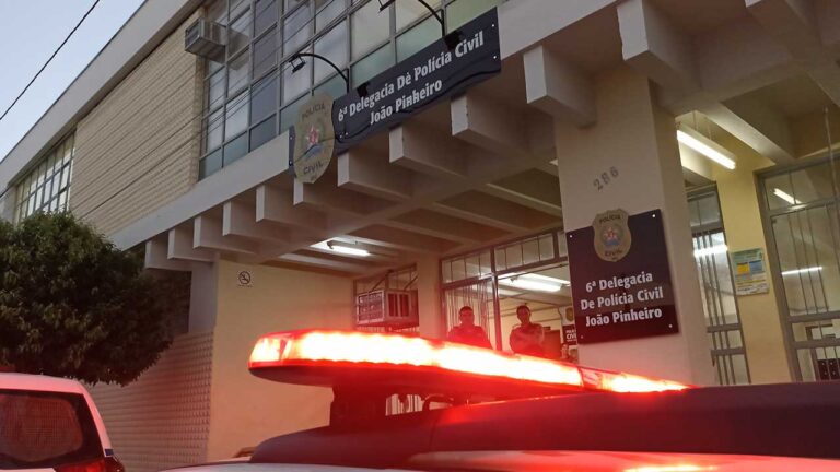 Por ciúmes, homem quebra móveis da casa, agride esposa e acaba preso no Alvorada, em João Pinheiro