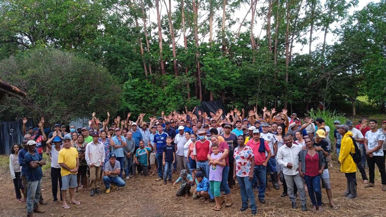 Justiça determina saída de invasores sem terra de fazenda da Vallourec em Brasilândia de Minas