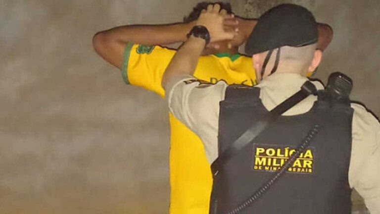 Com a mão na massa: Polícia flagra ladrão furtando bateria de caminhão e jovem acaba preso em João Pinheiro