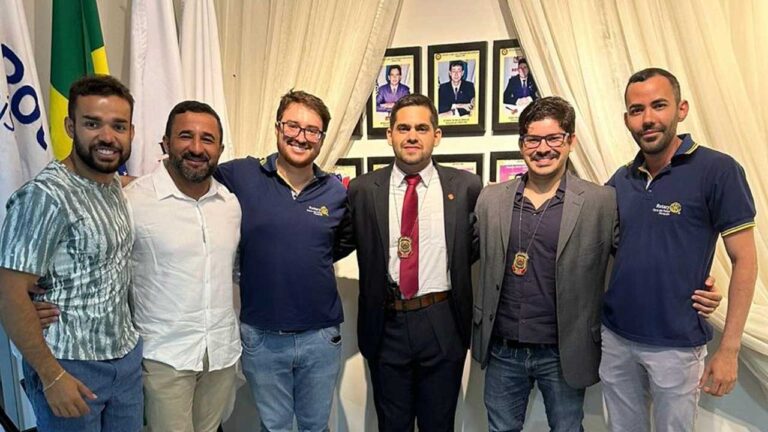 Rotary Participação e CONSEP doam máquina de fabricação de identidades à Polícia Civil de João Pinheiro