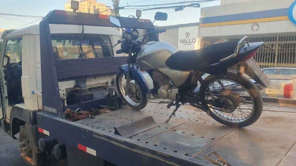 Homem de 32 anos é preso no Centro de João Pinheiro com motocicleta roubada em Luziânia