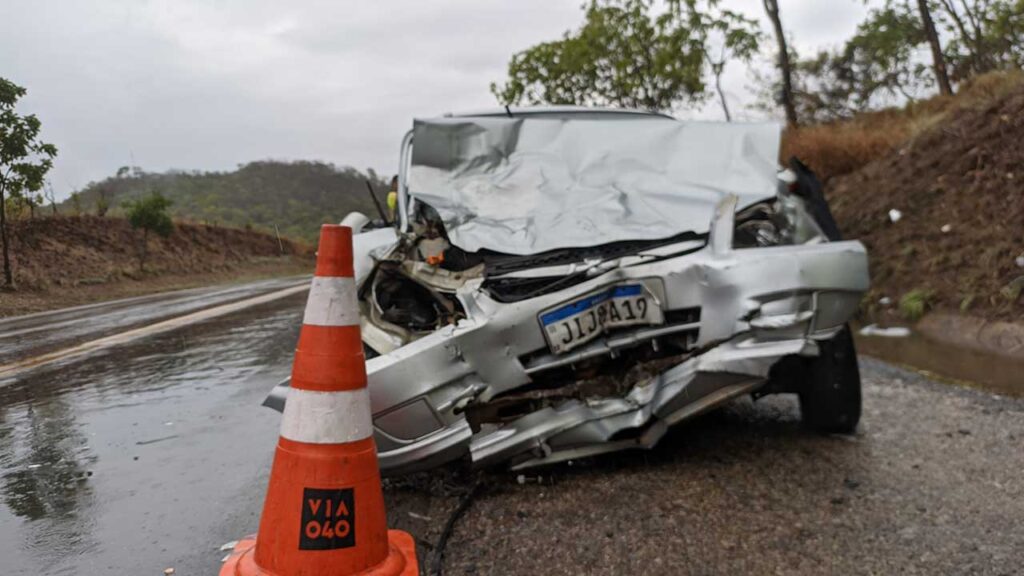 Grave acidente envolvendo veículo da Prefeitura de Uruana na BR-040 deixa feridos em João Pinheiro