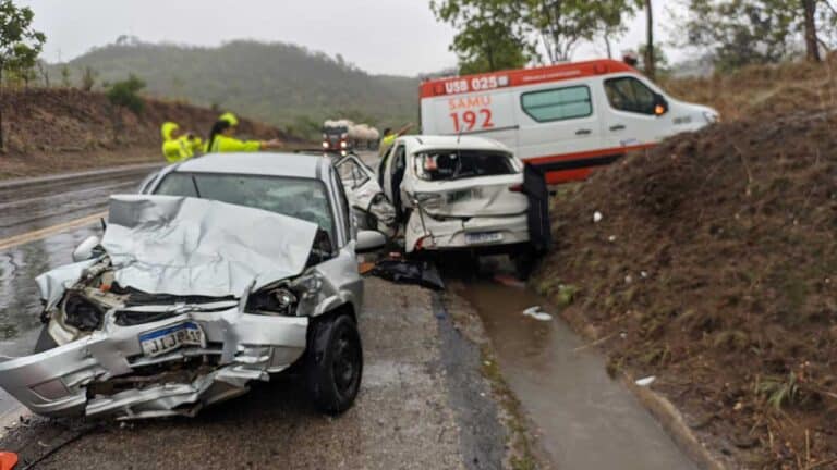 Grave acidente envolvendo veículo da Prefeitura de Uruana na BR-040 deixa feridos em João Pinheiro