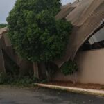 Temporal derruba estrutura de quadra esportiva na Escola Municipal Rui Veloso em Brasilândia de Minas