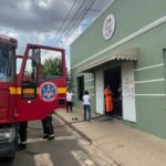 Incêndio deixa parte da cozinha de confeitaria destruída no Centro de João Pinheiro