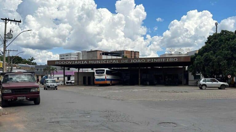 Ladrão furta lanchonete na Rodoviária de João Pinheiro e é agredido por populares antes de ser preso pela Polícia