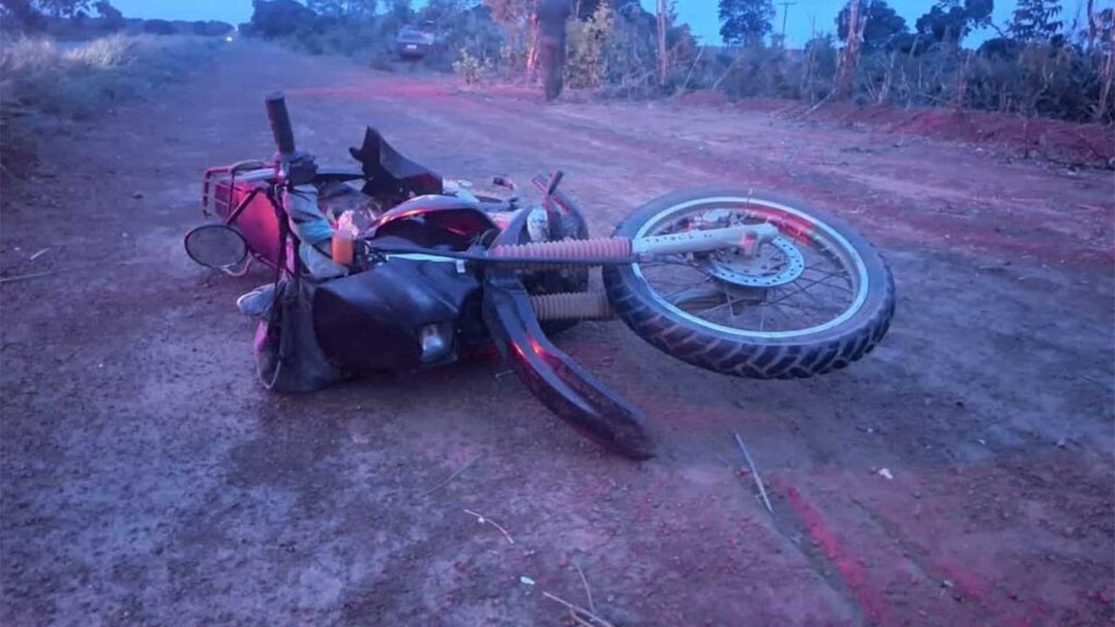 Motociclista morre após ser atingido por carro na MG-181, em Riachinho