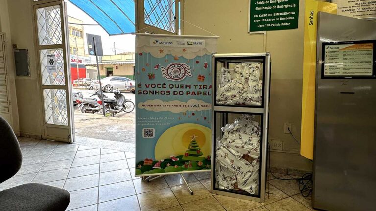 Crianças de João Pinheiro escrevem cartas ao Papai Noel e pedem de roupas a brinquedos; saiba como participar
