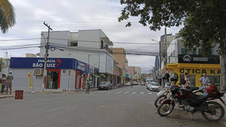 Confira o horário especial de funcionamento do comércio de João Pinheiro para o Natal