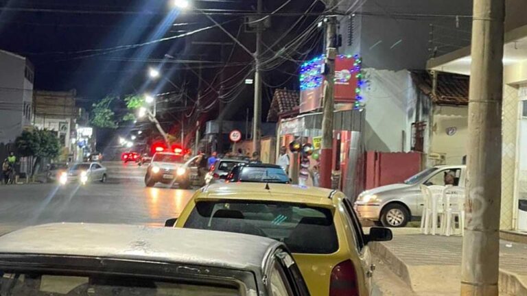 Homem esgana e da soco na ex-mulher, é detido por populares, foge e acaba preso em João Pinheiro