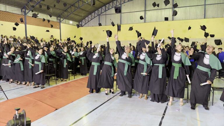 Transformação e esperança: Colégio Visão forma alunos dos Cursos Técnicos do Programa Trilhas de Futuro