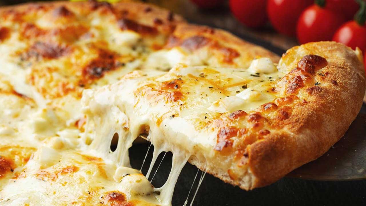 Brasileiros pedem 2.630 pizzas por minuto, diz pesquisa; veja sabores preferidos