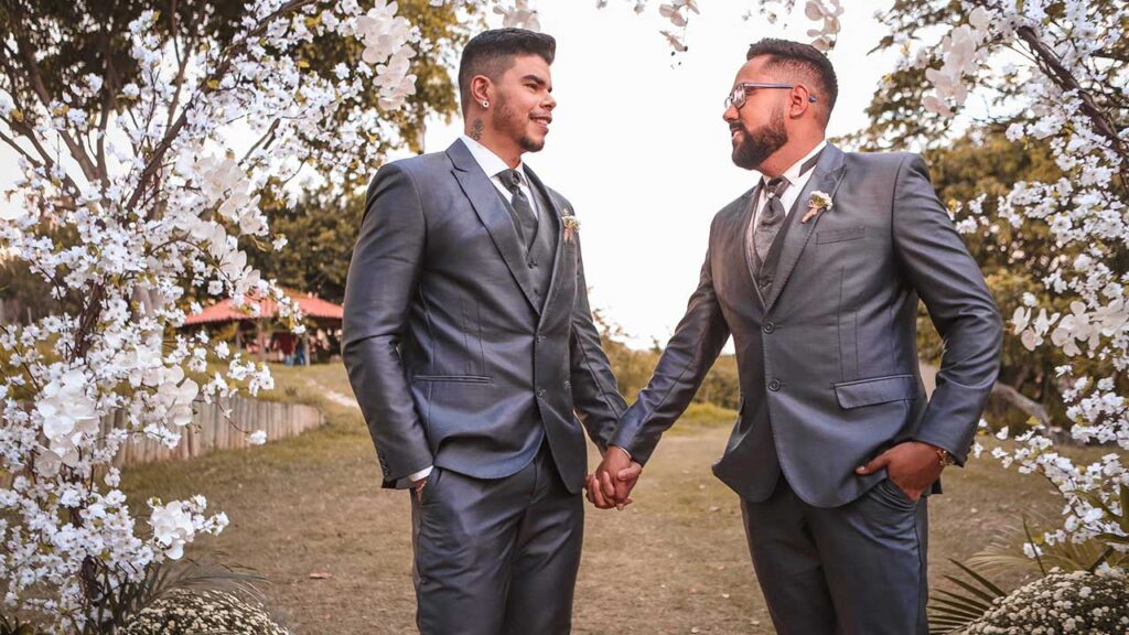 Casal celebra terceiro casamento homoafetivo da história de João Pinheiro