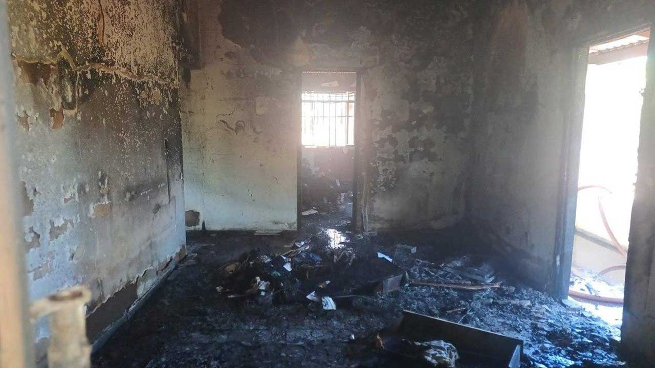 Idoso usa lançador de chama para espantar aranha, fica ferido e casa pega fogo em Minas Gerais