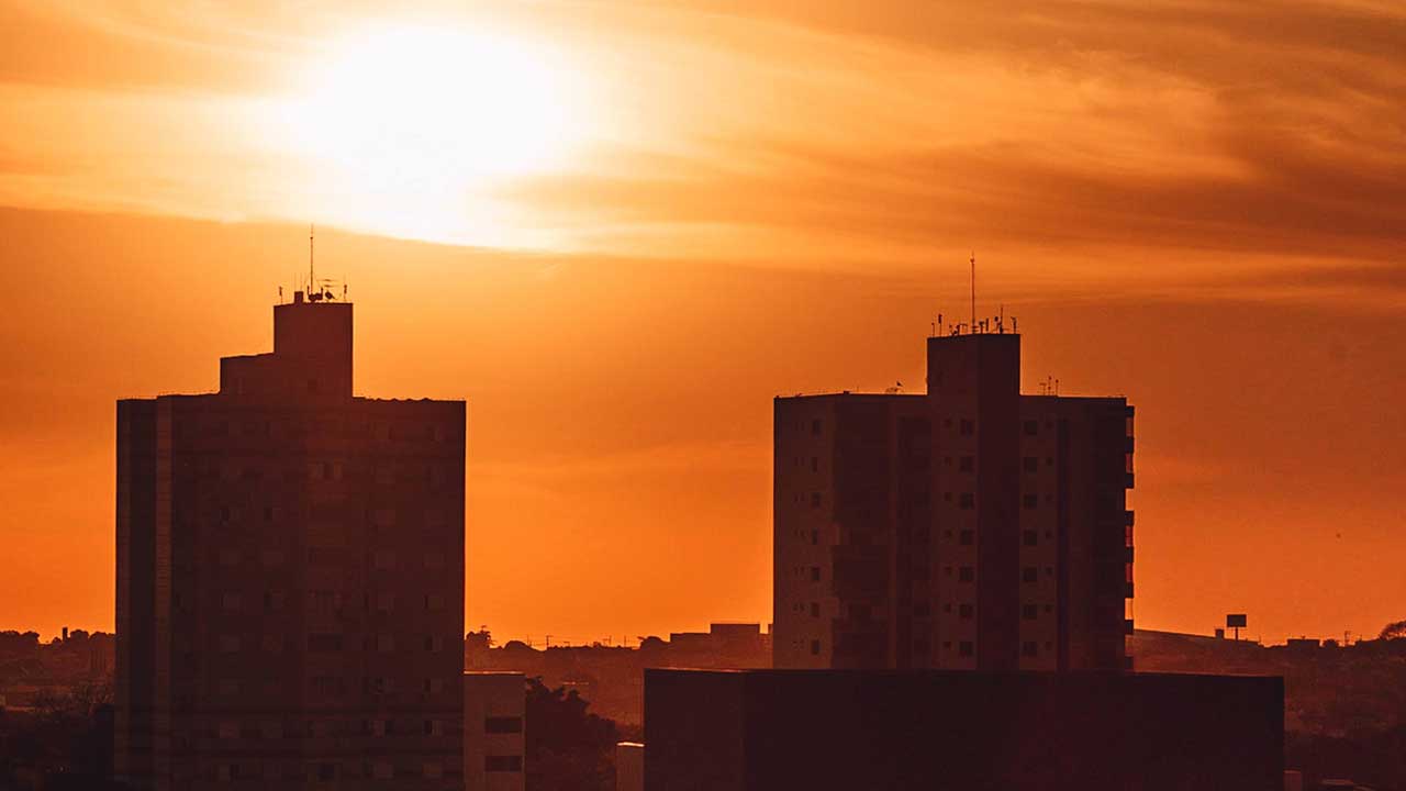 Com umidade de deserto, João Pinheiro, Brasilândia e outras 99 cidades de Minas estão em alerta de risco à saúde