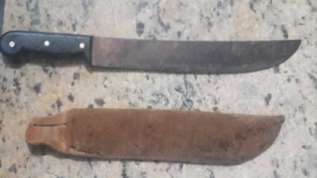 Jovem de 19 anos ameaça cunhado com um facão durante briga familiar em Brasilândia de Minas