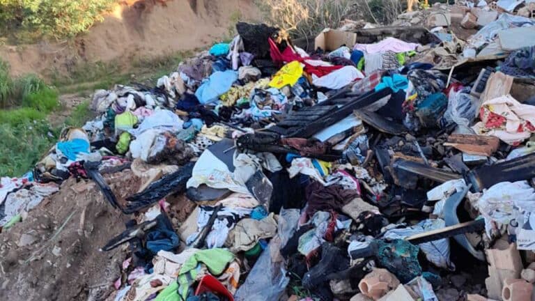 Responsável pelo projeto Calçada Solidária lamenta descarte e queima de roupas em João Pinheiro