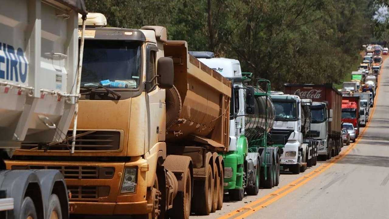 Trânsito de veículos de grande porte restringido em Minas Gerais nos feriados de fim de ano
