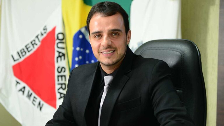 Flávio Babu toma posse como Presidente da Câmara Municipal de João Pinheiro