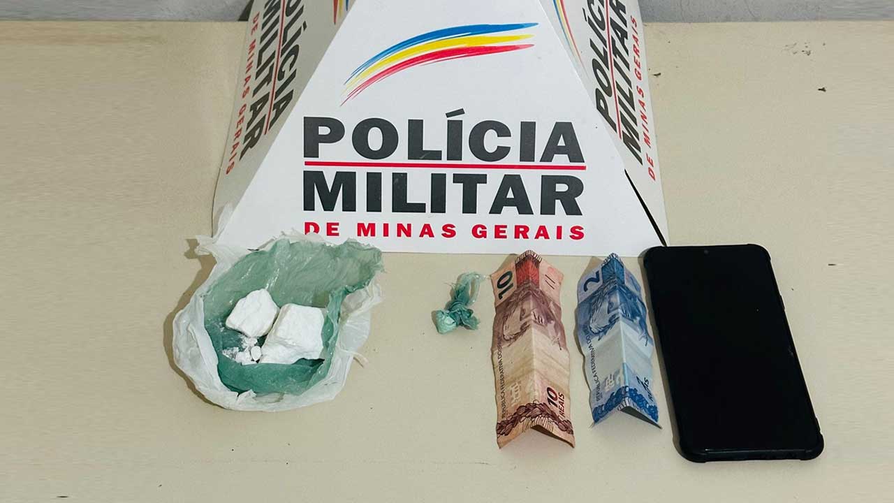 Homem tenta fugir de abordagem e acaba preso com cocaína na COHAB, em João Pinheiro