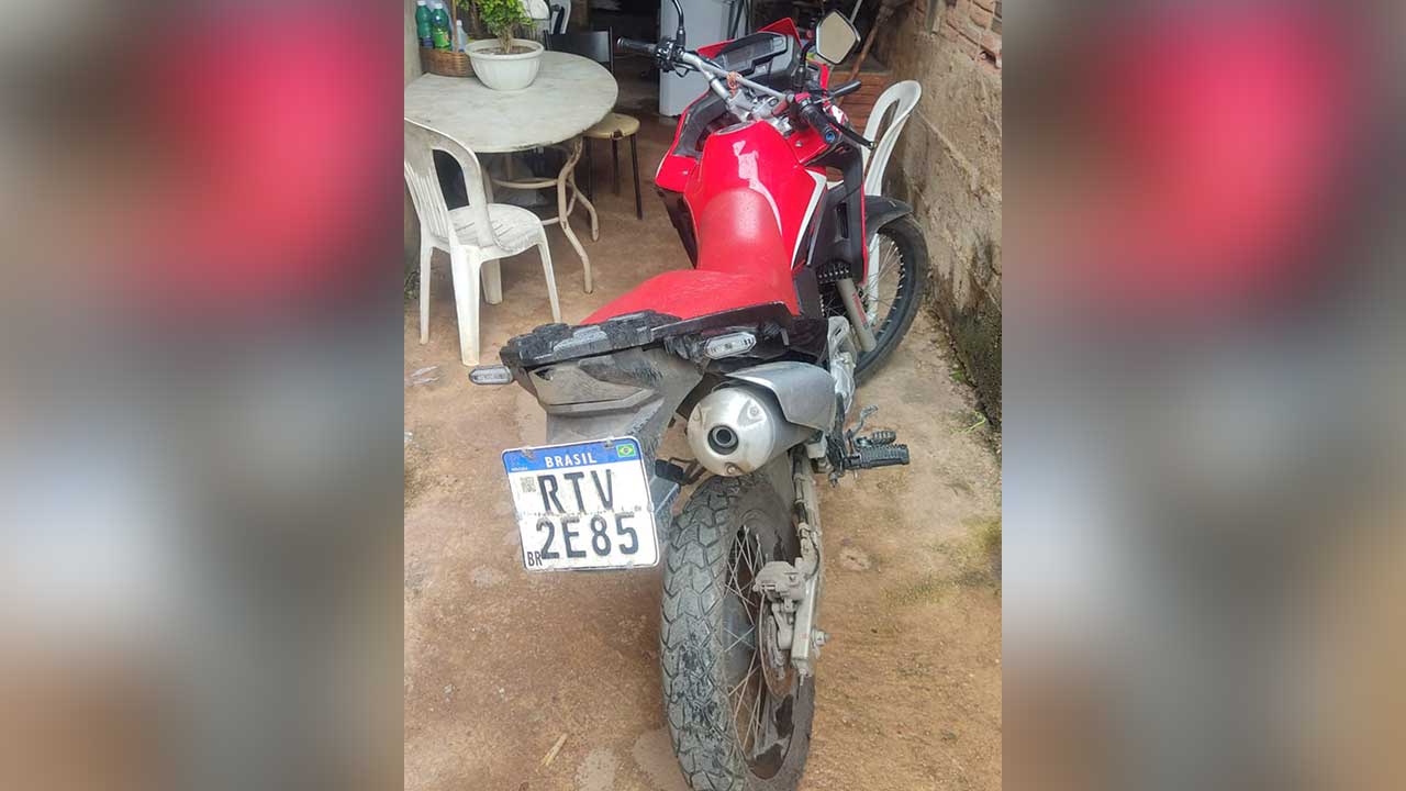 Homem de 27 anos é preso com motocicleta clonada no Cais, em João Pinheiro