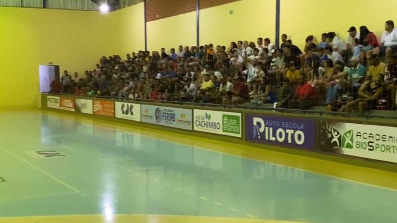 Casa cheia: torcedores lotam Ginásio Jorge Moura no primeiro dia do Torneio Regional de Férias em João Pinheiro