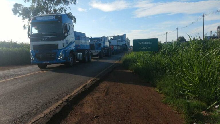 Transporte de transformador gigante vai passar no trevo da MG-410 com a BR-040; trânsito pode ficar lento