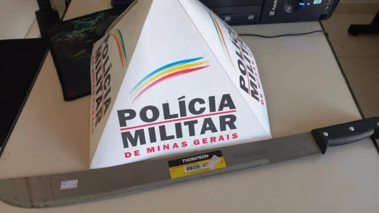 Ladrão furta facão, ameaça populares e acaba preso; indivíduo foi visto cheirando tíner nos instantes do crime