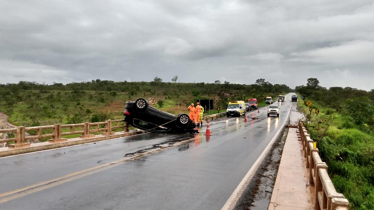 Mulher morre em gravíssimo acidente na na Ponte do Facão na BR-040 em João Pinheiro