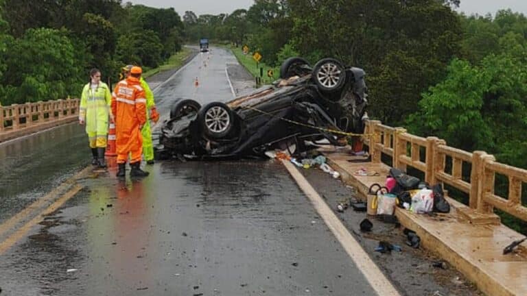 Mulher morre em gravíssimo acidente na na Ponte do Facão na BR-040 em João Pinheiro