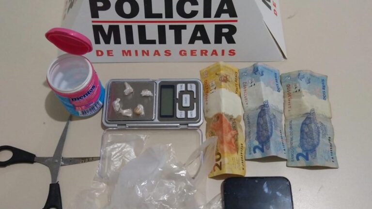 Polícia Militar estoura boca de fumo no Bairro Floresta, em João Pinheiro