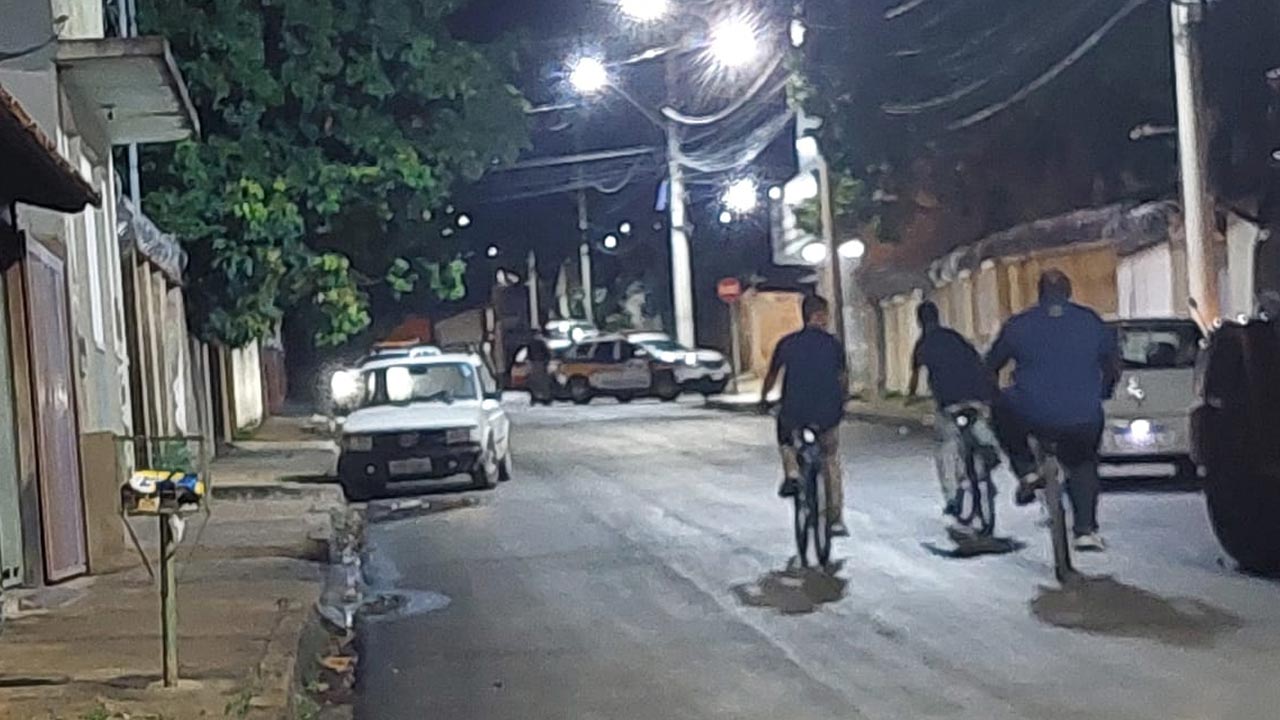 Foragido da justiça escapa da PM e fuga desencadeia grande movimentação policial próximo à UPA, em João Pinheiro