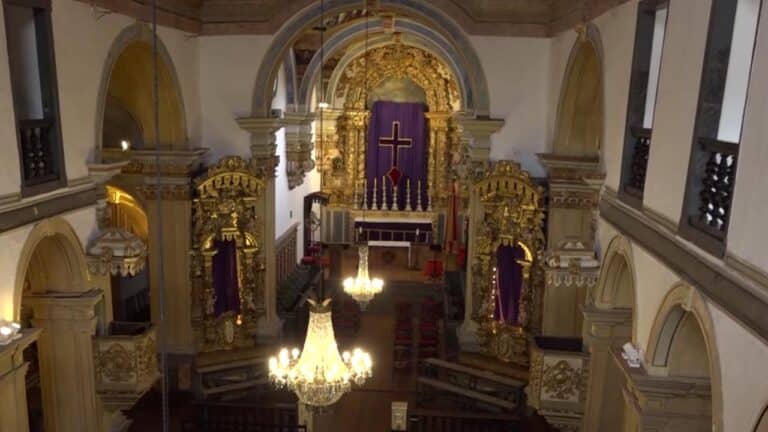 Minas Gerais tem mais igrejas e templos do que escolas e hospitais, indica Censo