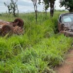 Após colidir com outro veículo, motorista fica ferido e carro capota na MG-410 em Presidente Olegário