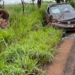 Após colidir com outro veículo, motorista fica ferido e carro capota na MG-410 em Presidente Olegário