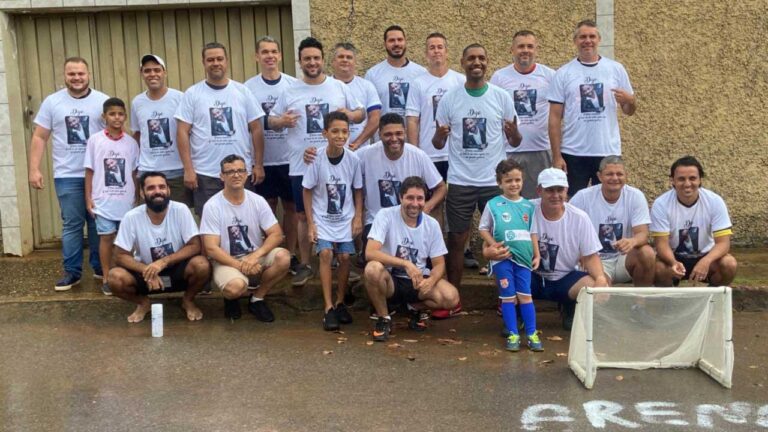 Grupo de amigos de infância se reúne para reviver memórias e fazer brincadeiras de rua em João Pinheiro