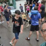 Grupo de amigos de infância se reúne para reviver memórias e fazer brincadeiras de rua em João Pinheiro