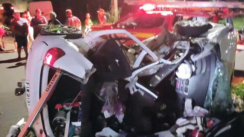 Homem morre ao lado da esposa e do filho em acidente com caminhão na BR-365